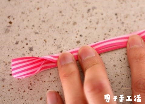 兼职手工活单条纹蝴蝶结发卡教程