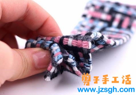 兼职手工活-粗毛线大纽扣蝴蝶结发卡教程