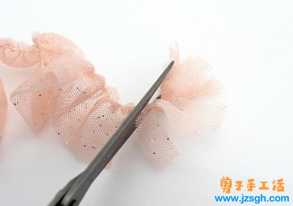 兼职手工活—— 粉色牡丹花丝带发卡制作教程